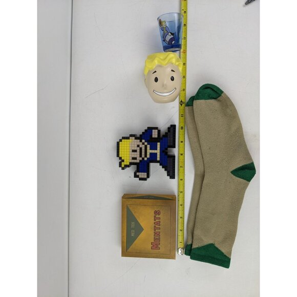Fallout Culturefly Collector's Crate 2018 Scarf Planter Glass Socks & More - Picture 11 of 16